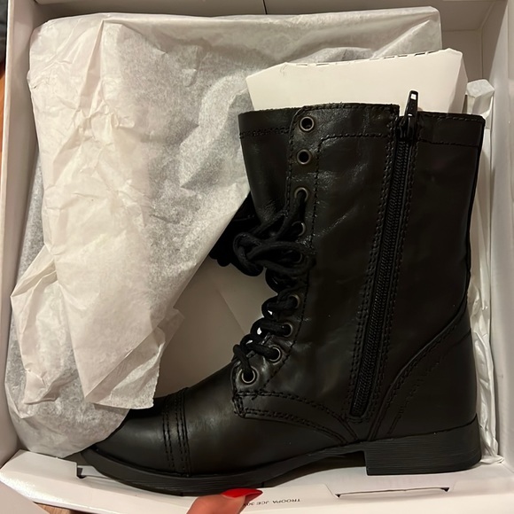 New Steve Madden Black Leather Boots - Picture 2 of 5